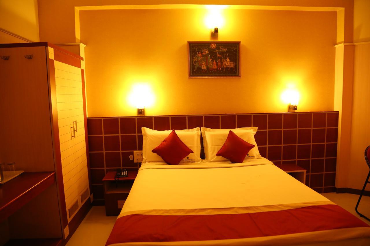 Hotel Anand Regency Бенґалуру Екстер'єр фото